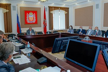 Депутаты готовятся к заседанию ЗС